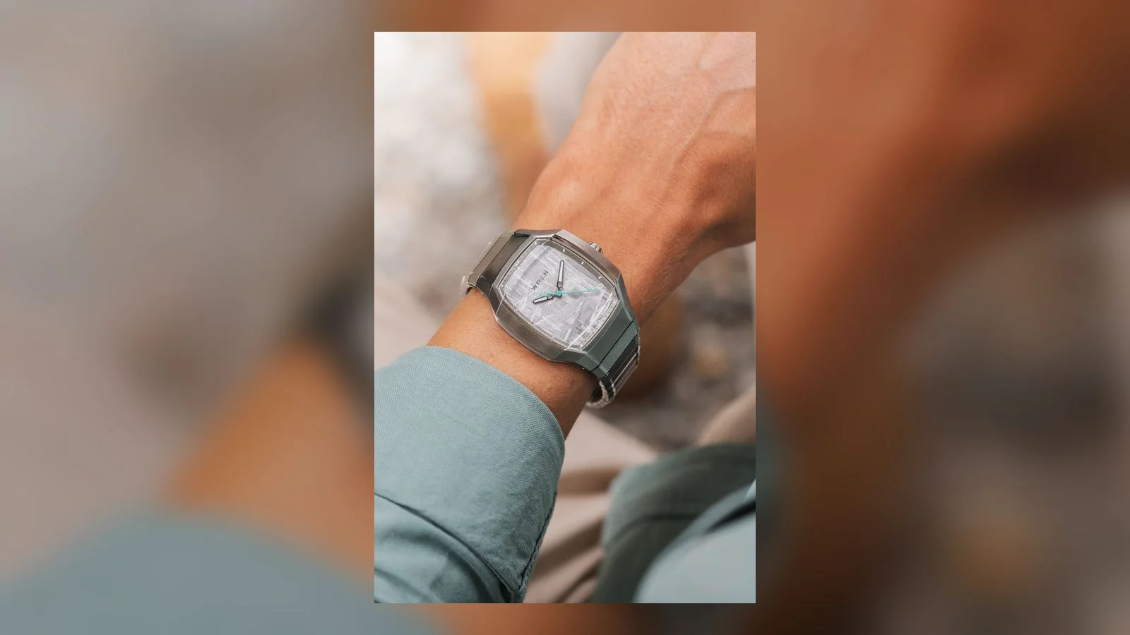 Doppelschliff im Edelstahl. Aufnahme: Fratellowatches.