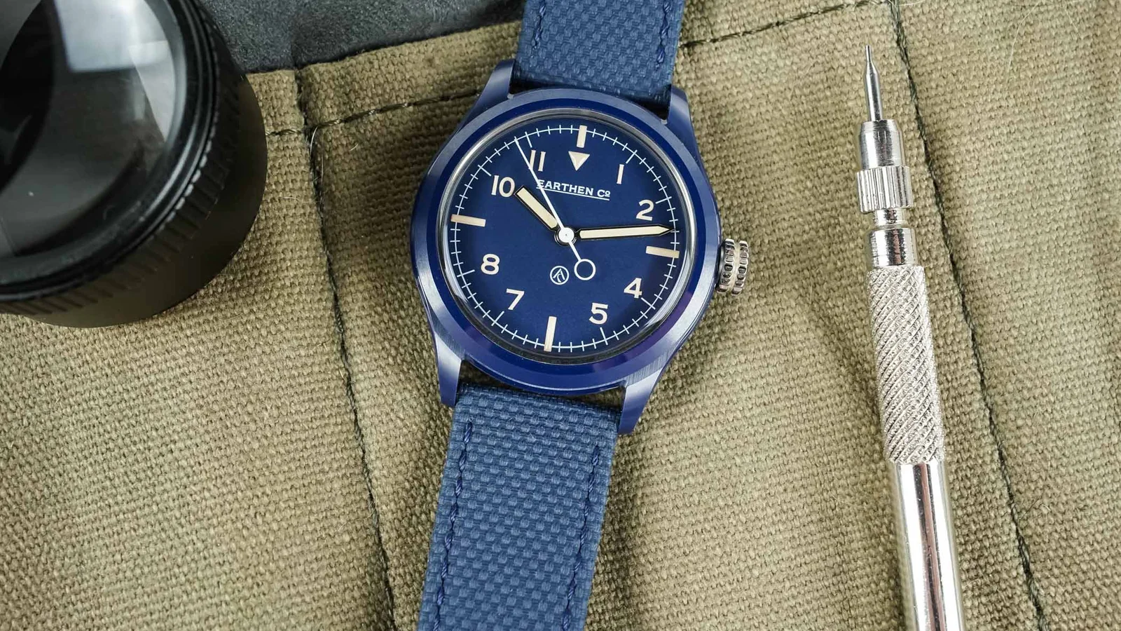 Earthen Summit MK2: Feldmuster in gebrannter Farbe. Aufnahme: Monochrome-watches.